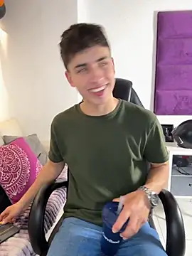 AdrianRinaldi online show from November 2025 08:12:01 PM