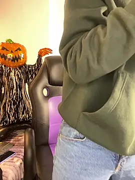 AdrianRinaldi online show from November 2025 08:14:02 PM