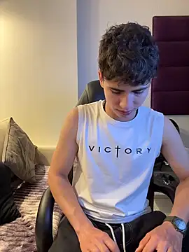 AdrianRinaldi online show from November 2025 08:19:01 PM