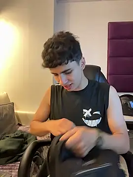 AdrianRinaldi online show from November 2025 08:09:02 PM