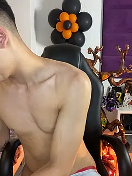 AdrianRinaldi online show from October 2025 08:42:01 PM