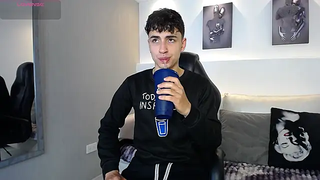 AdrianRinaldi online show from November 2025 08:14:01 PM