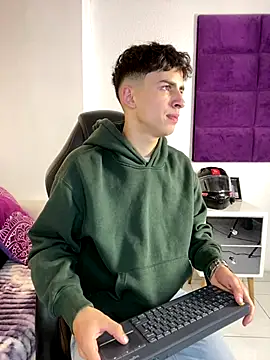 AdrianRinaldi online show from October 2025 07:35:02 PM