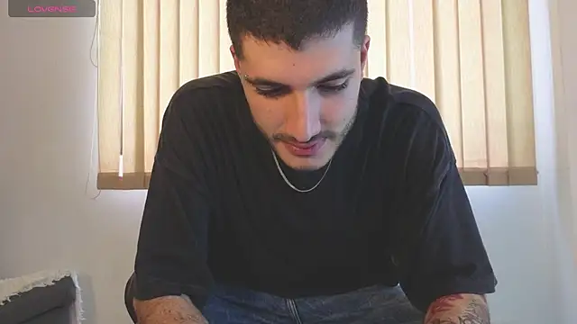 Snapshot of Rafael_Mendezz chatting on June 2026 08:20:01 PM Rafael Mendezz online show from June 2026 08:20:01 PM