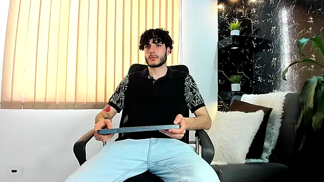 Snapshot of Rafael_Mendezz chatting on November 2025 08:45:02 PM Rafael Mendezz online show from November 2025 08:45:02 PM