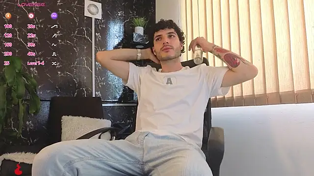 Snapshot of Rafael_Mendezz chatting on April 2026 08:13:02 PM Rafael Mendezz online show from April 2026 08:13:02 PM