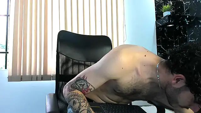 Snapshot of Rafael_Mendezz chatting on November 2025 08:30:01 PM Rafael Mendezz online show from November 2025 08:30:01 PM