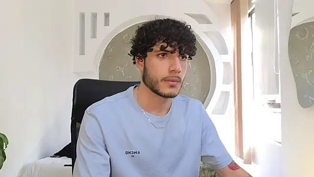 Snapshot of Rafael_Mendezz chatting on October 2025 08:16:01 PM Rafael Mendezz online show from October 2025 08:16:01 PM