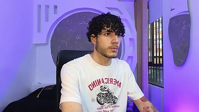 Snapshot of Rafael_Mendezz chatting on October 2025 08:19:02 PM Rafael Mendezz online show from October 2025 08:19:02 PM