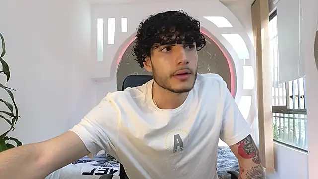 Snapshot of Rafael_Mendezz chatting on October 2025 08:53:02 PM Rafael Mendezz online show from October 2025 08:53:02 PM