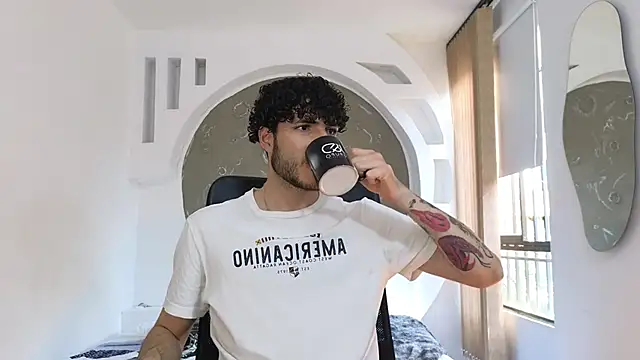 Snapshot of Rafael_Mendezz chatting on October 2025 08:52:01 PM Rafael Mendezz online show from October 2025 08:52:01 PM