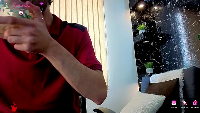 Snapshot of Rafael_Mendezz chatting on December 2025 08:19:01 PM Rafael Mendezz online show from December 2025 08:19:01 PM