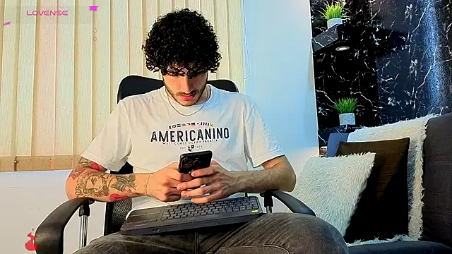 Snapshot of Rafael_Mendezz chatting on December 2025 08:30:01 PM Rafael Mendezz online show from December 2025 08:30:01 PM