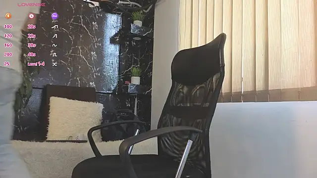 Snapshot of Rafael_Mendezz chatting on May 2026 08:35:01 PM Rafael Mendezz online show from May 2026 08:35:01 PM