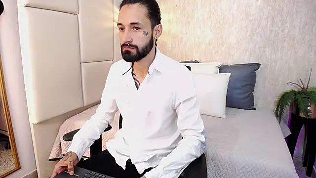 Hisoka 011 online show from February 2026 07:34:02 PM