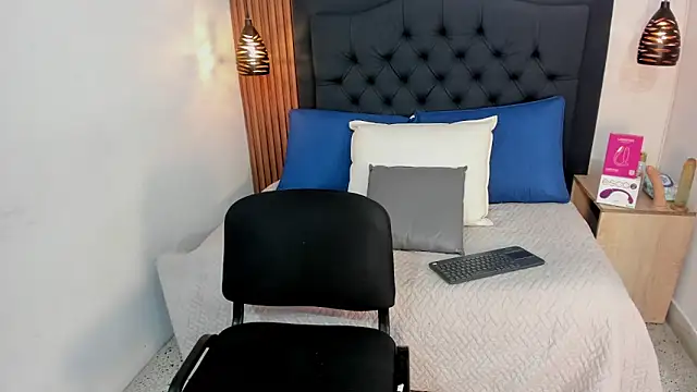 Hisoka 011 online show from April 2026 07:38:02 PM