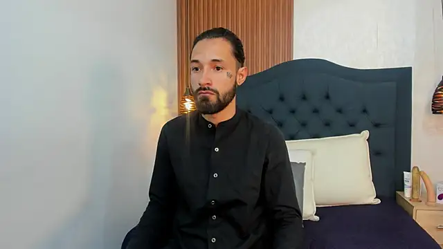 Hisoka 011 online show from February 2026 07:24:01 PM