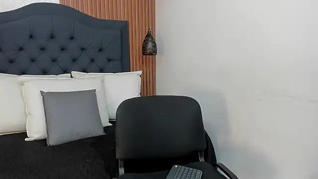 Hisoka 011 online show from April 2026 08:01:02 PM