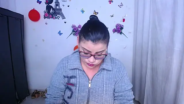 Snapshot of ValeriaHairy chatting on September 2025 05:23:01 AM ValeriaHairy online show from September 2025 05:23:01 AM
