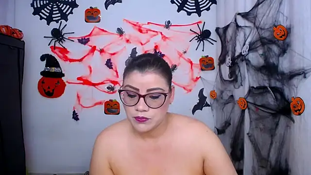 Snapshot of ValeriaHairy chatting on October 2025 03:51:02 AM ValeriaHairy online show from October 2025 03:51:02 AM