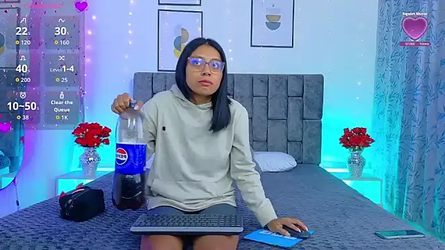 Soffia Konig  online show from July 2026 12:22:02 PM
