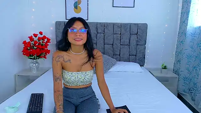 Soffia Konig  online show from December 2025 07:19:01 PM