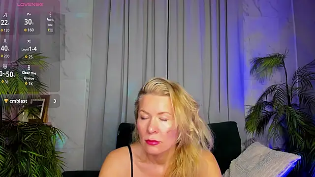 Julia Giulia online show from March 2026 08:22:01 AM