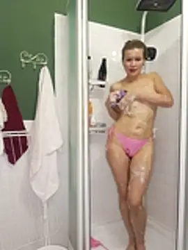 Julia Giulia online show from December 2025 08:13:01 PM