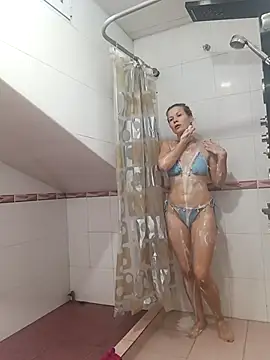 Julia Giulia online show from November 2025 01:36:02 PM