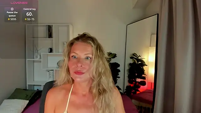 Snapshot of Julia_Giulia chatting on July 2026 08:30:02 PM Julia Giulia online show from July 2026 08:30:02 PM