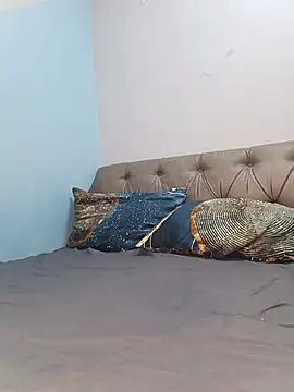 Julia Giulia online show from November 2025 02:06:02 PM