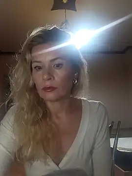 Snapshot of Julia_Giulia chatting on October 2025 09:16:01 PM Julia Giulia online show from October 2025 09:16:01 PM