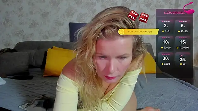 Julia Giulia online show from February 2026 10:51:02 PM