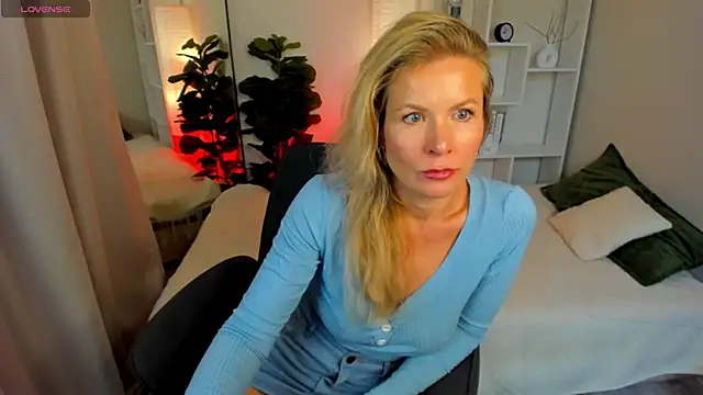 Snapshot of Julia_Giulia chatting on June 2026 06:57:01 PM Julia Giulia online show from June 2026 06:57:01 PM