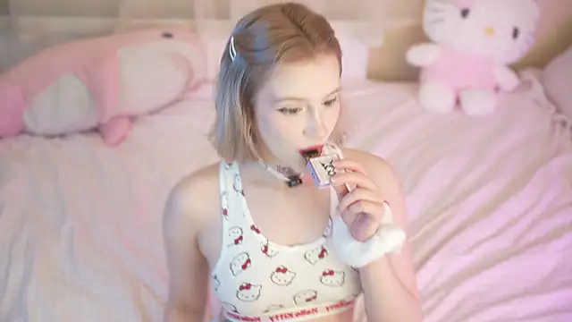 Snapshot of lil_tweety chatting on November 2025 09:19:01 PM lil tweety online show from November 2025 09:19:01 PM