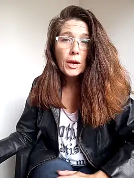 Merida2276 online show from November 2025 03:27:02 PM