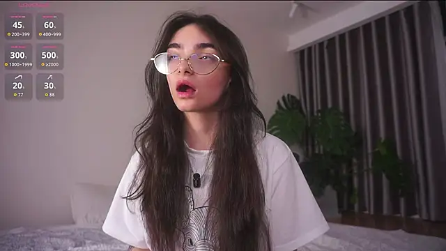 Morena Dolce online show from March 2026 12:34:01 PM