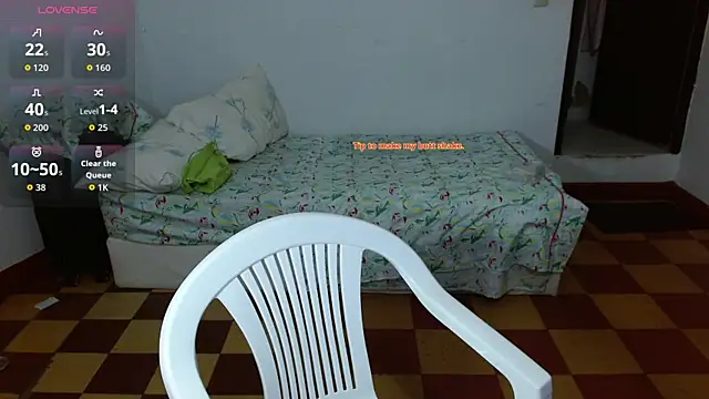 Snapshot of CanelaDeluxe chatting on December 2025 11:28:02 PM CanelaDeluxe online show from December 2025 11:28:02 PM