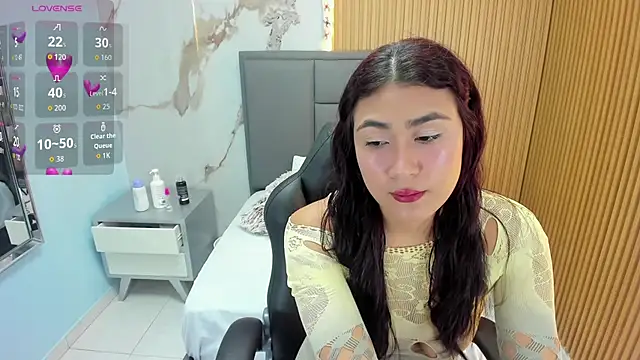 TIFFANY BELLO online show from November 2025 10:32:01 PM