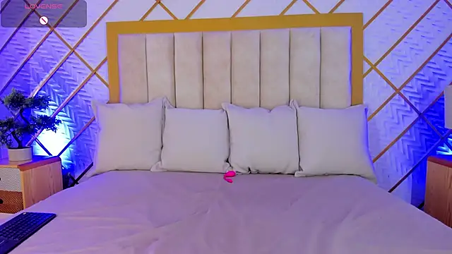 Snapshot of cocoamore chatting on November 2025 11:36:02 AM cocoamore online show from November 2025 11:36:02 AM