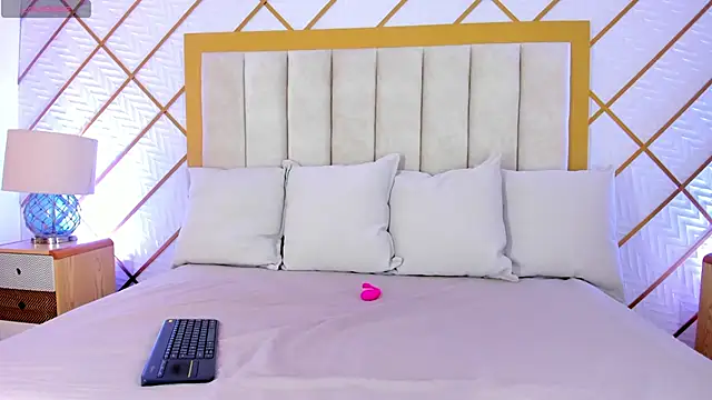 cocoamore online show from December 2025 11:36:02 AM