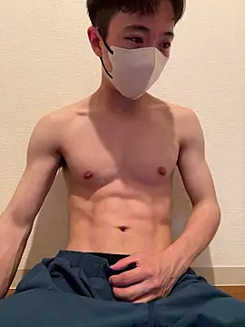 Yuma0718 online show from May 2026 01:33:01 PM