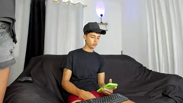 alice2liam online show from October 2025 08:32:02 PM