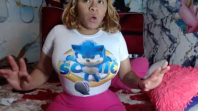 Snapshot of hot_lady19 chatting on November 2025 10:31:02 PM hot lady19 online show from November 2025 10:31:02 PM