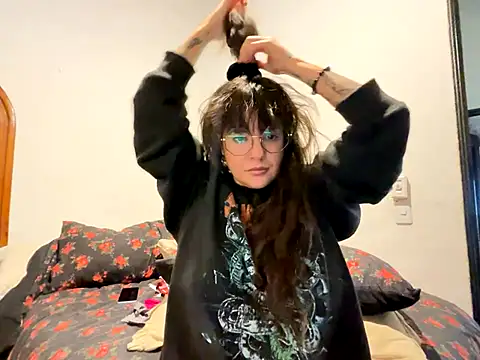 Snapshot of xhellsbells666x chatting on December 2025 09:19:02 PM xhellsbells666x online show from December 2025 09:19:02 PM