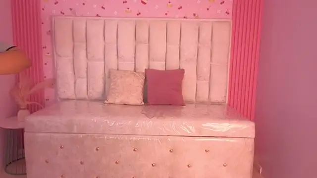 ambar fox s online show from April 2026 08:10:01 PM