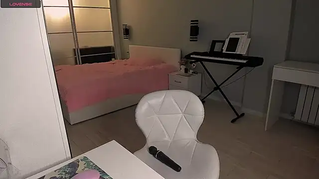 LolaVexx online show from October 2025 04:06:01 PM