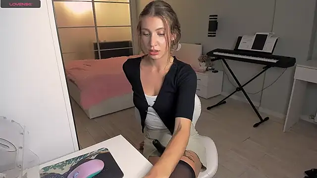 LolaVexx online show from September 2025 04:47:02 PM