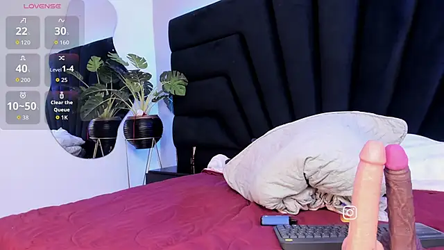 Foxy katt online show from December 2025 01:00:01 PM