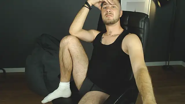 Snapshot of Mr_At_ chatting on September 2025 07:07:01 AM Mr At online show from September 2025 07:07:01 AM